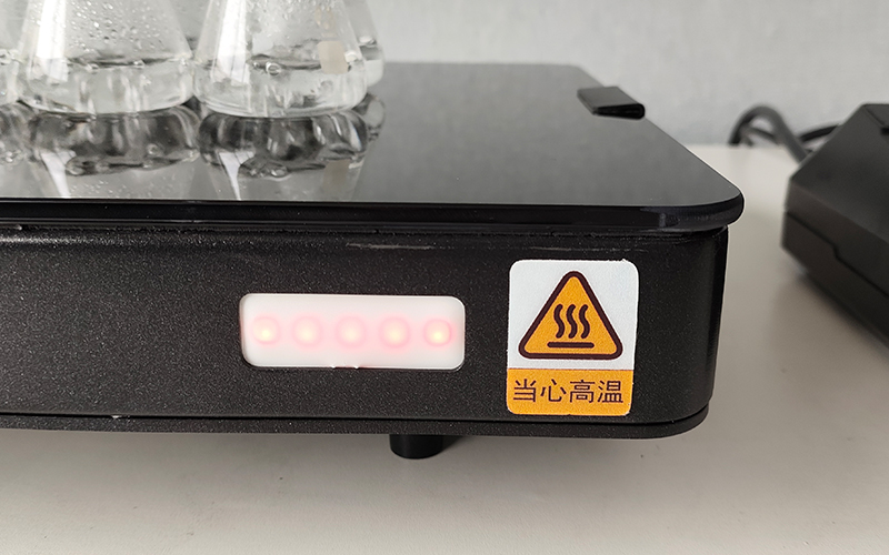 陶瓷加熱板：實(shí)驗(yàn)室加熱的高效解決方案